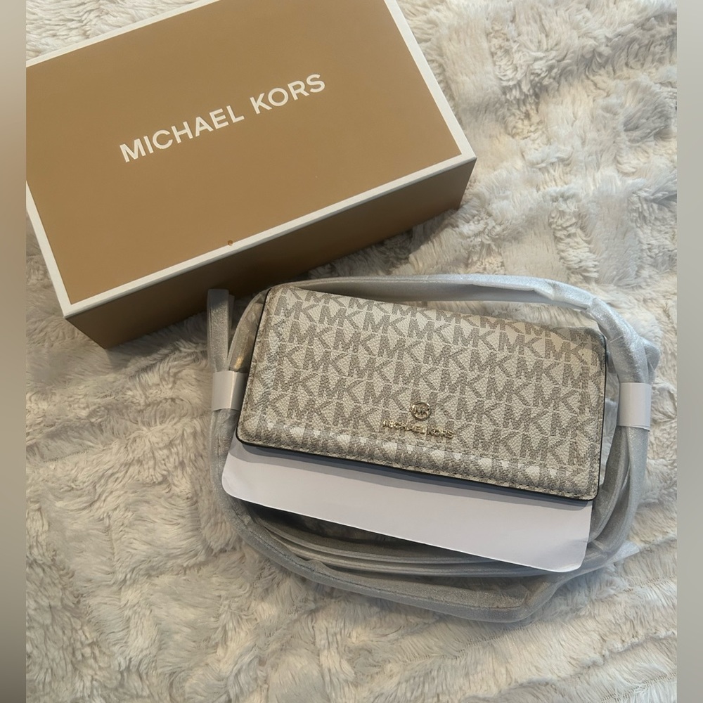 Michael Kors Jet Set Charm Crossbody Bag